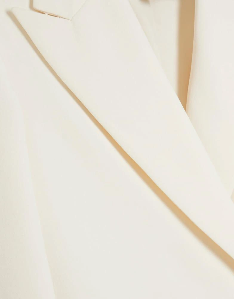 River Island Petite River Island Petite oversized blazer in cream 3