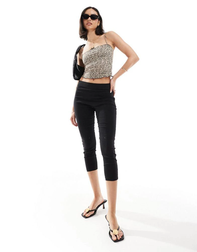 Bershka Bershka strappy straight neck cami top in leopard print 2
