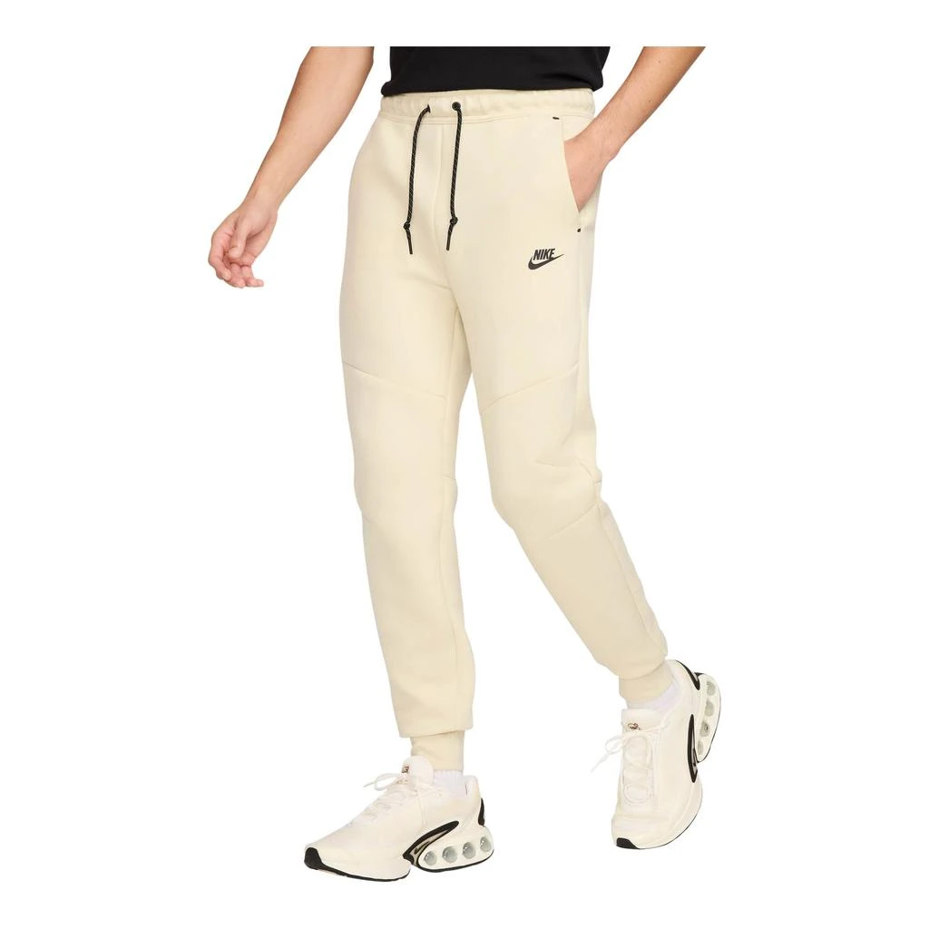 NIKE Tech Men
s Fleece Joggers