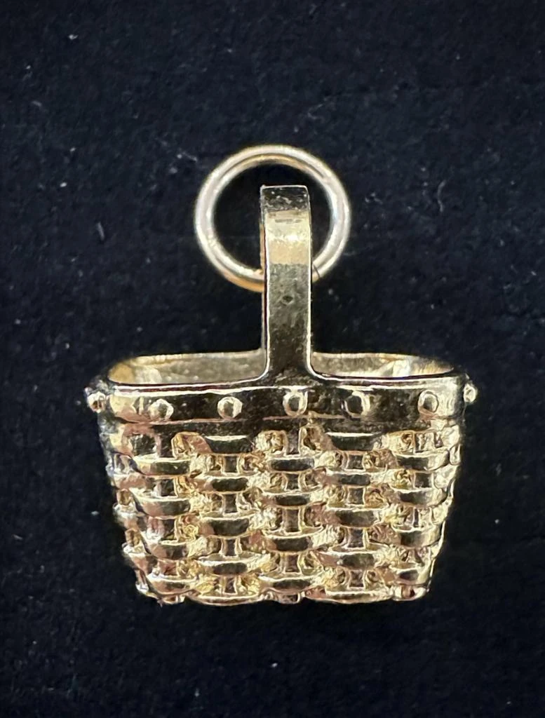 Azi Rasson Azi Rasson - Women
s Vintage Picnic Basket Charm