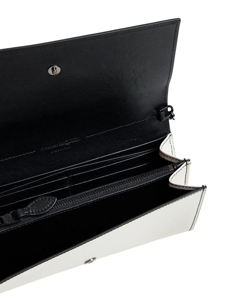 Alexander McQueen Alexander McQueen Skull Stud Embellished Chain-Linked Wallet 5