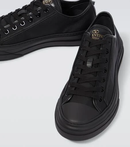 Valentino Low-top sneakers 3