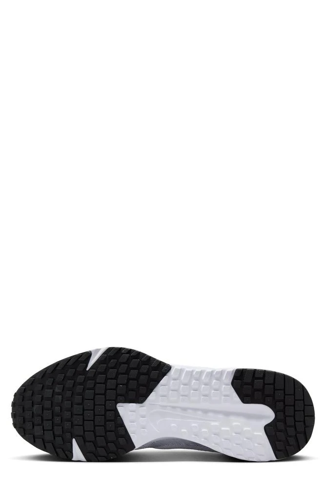 NIKE Run Defy Running Shoe 5