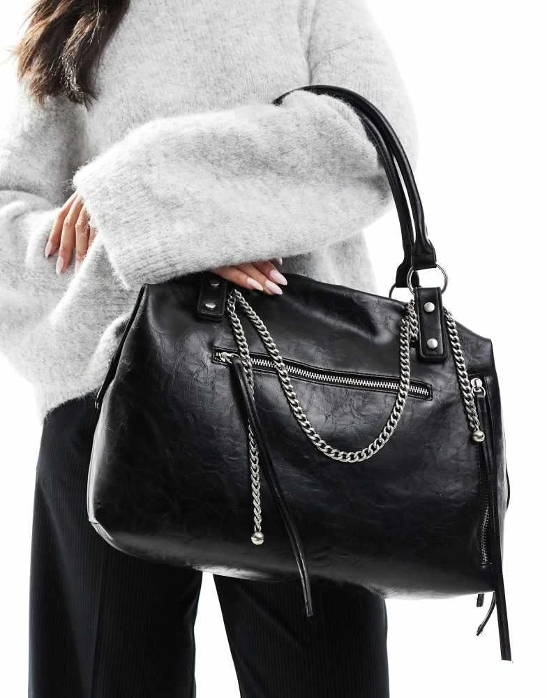 Bershka Bershka chain detail shoulder bag in patent black 3