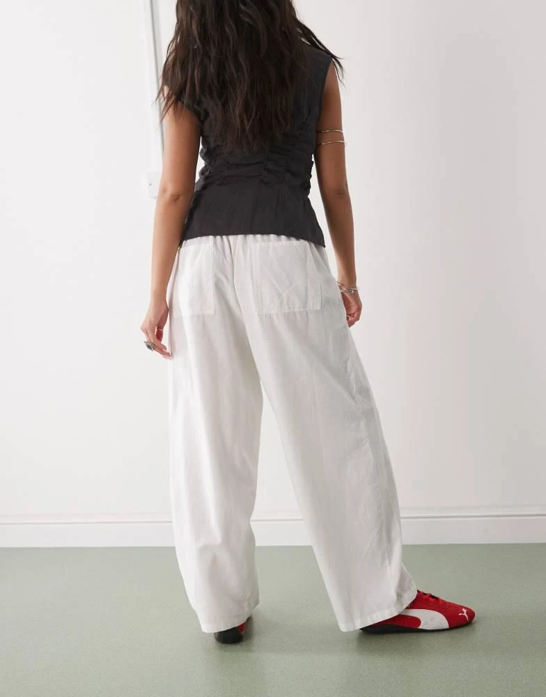 COLLUSION COLLUSION relaxed woven balloon pant with linen in white - WHITE 4