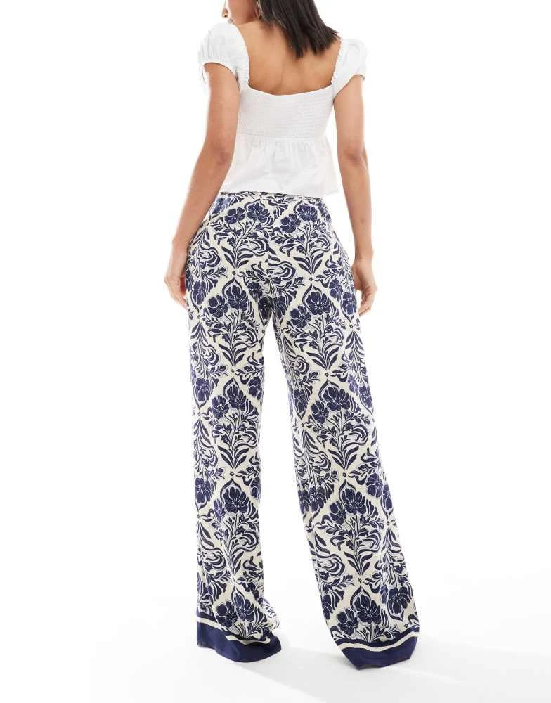 New Look New Look floral wide leg trousers in blue 4