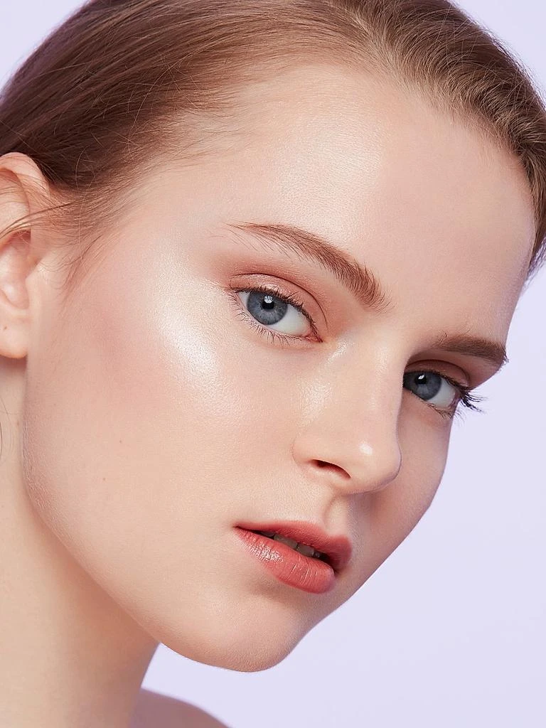 Cle de Peau Luminizing Face Enhancer Powder 3