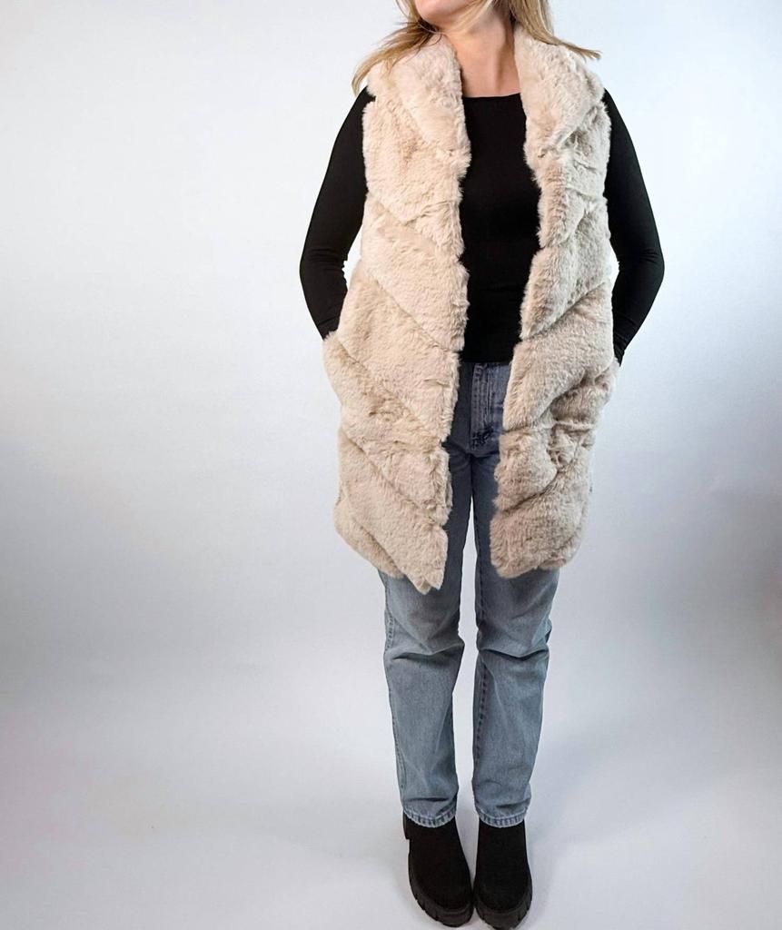 COCO + CARMEN Coco + Carmen - Carlisle Faux Fur Vest