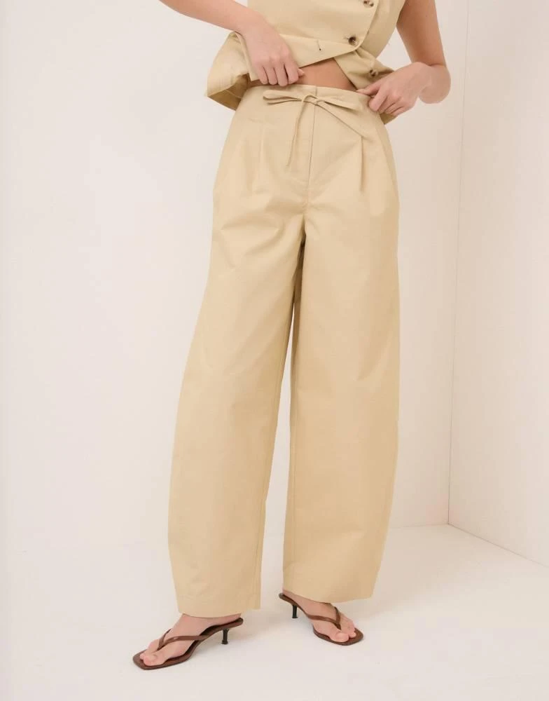 Nobody
s Child Nobody
s Child tailored barrel leg trousers in natural
