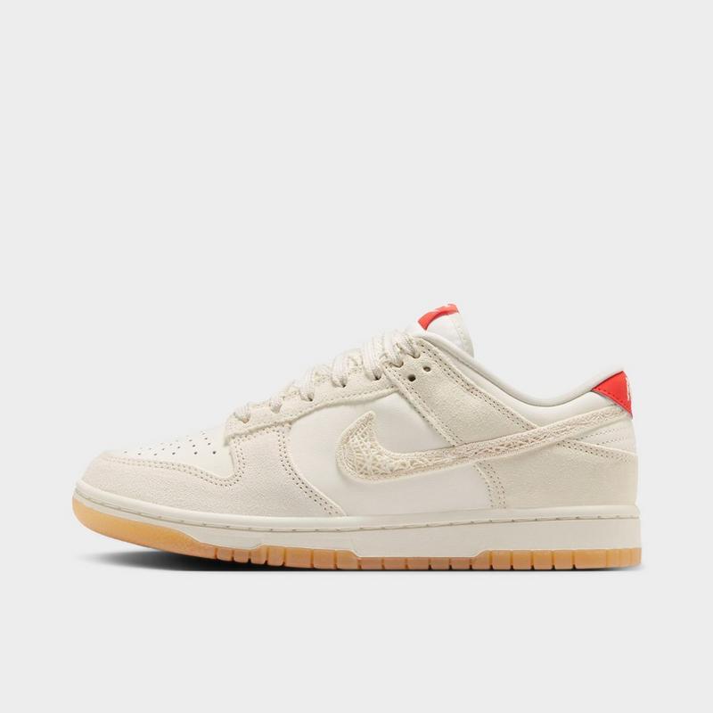 NIKE Women's Nike Dunk Low SE Casual Shoes