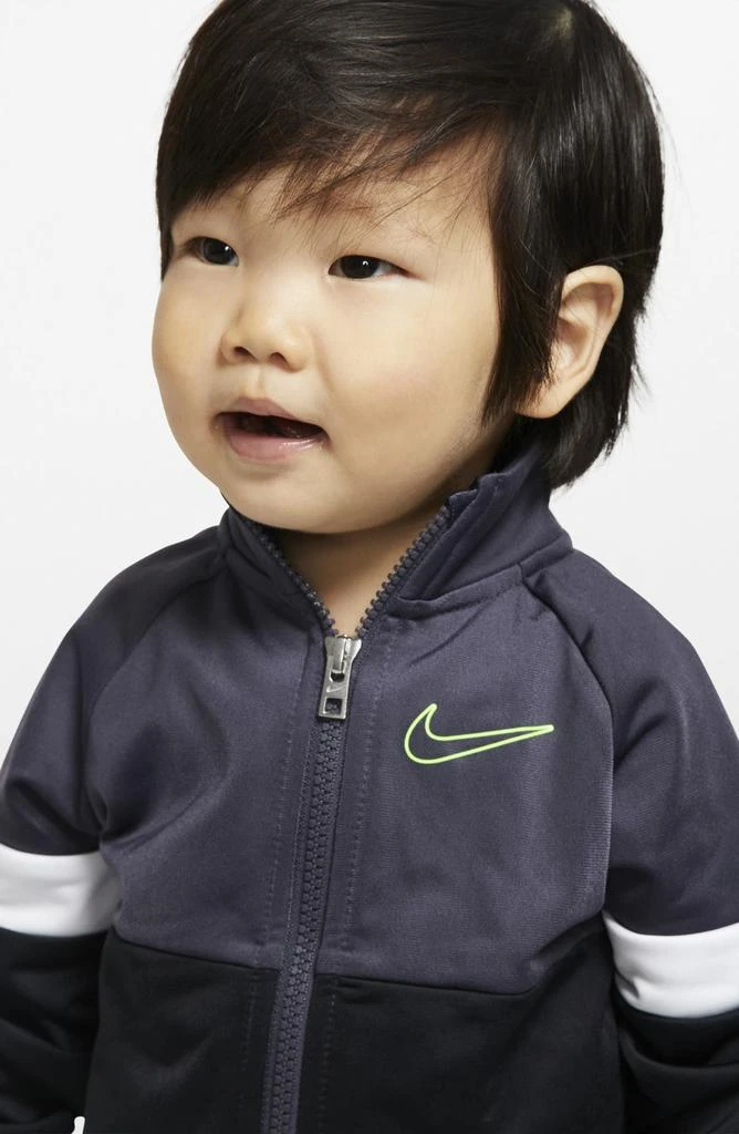 NIKE Colorblock Tricot Jacket 
Joggers Set 9