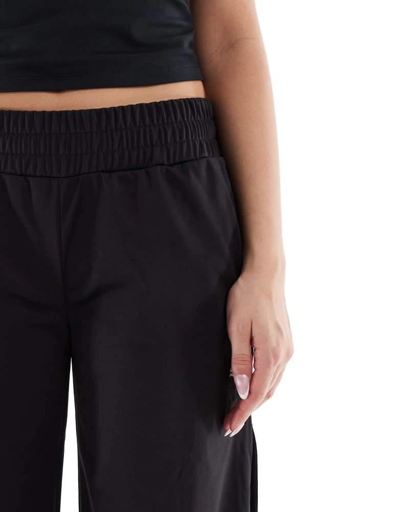 Puma Puma Wardrobe ess low rise popper pants in puma black 4