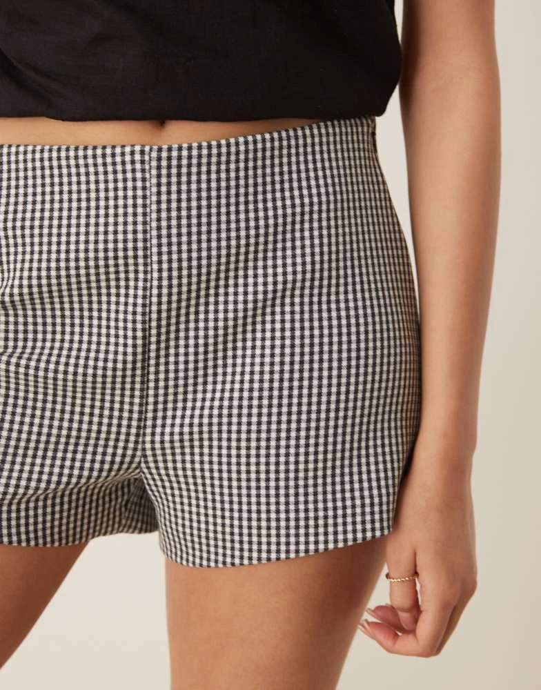Abercrombie & Fitch Abercrombie & Fitch mid rise tailored shorts in black gingham 5