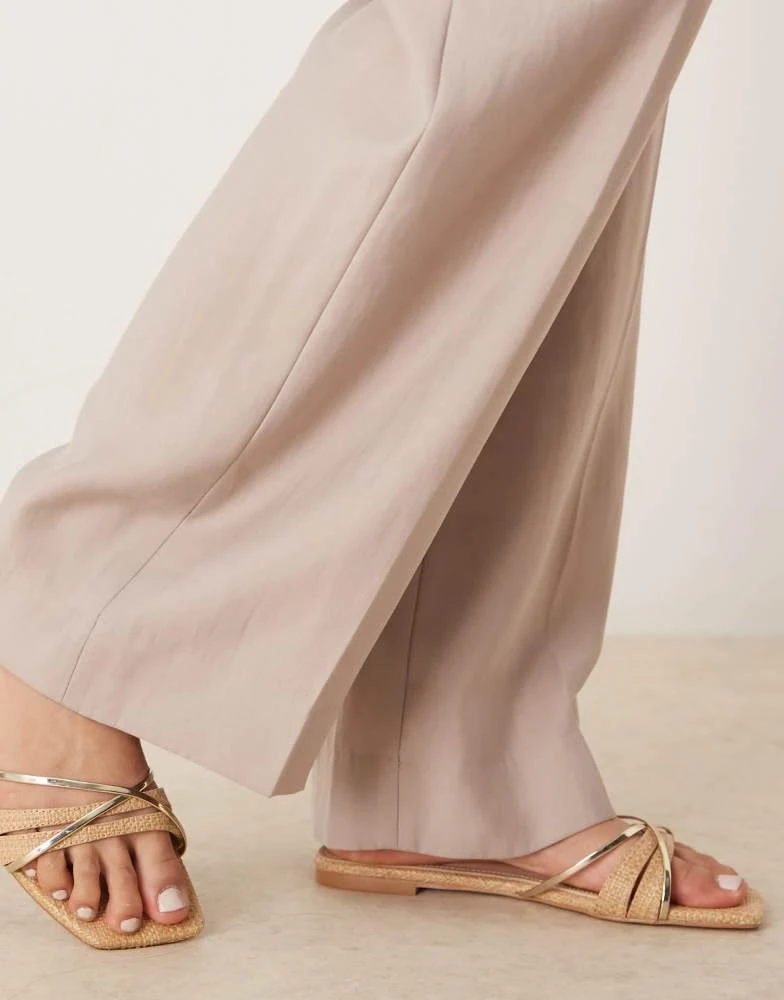 Abercrombie & Fitch Abercrombie & Fitch high rise loose trousers in beige 3