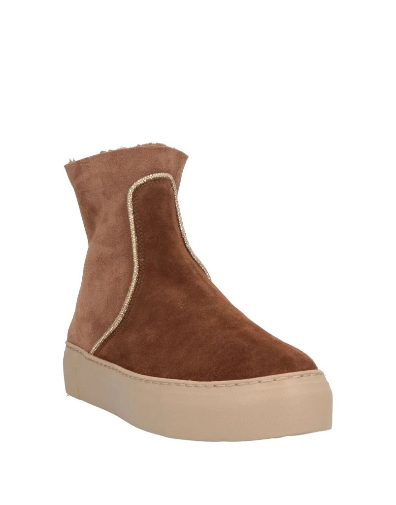 Shop Sneakers on Sale at BeyondStyle – Get 54% Off Sneakers with