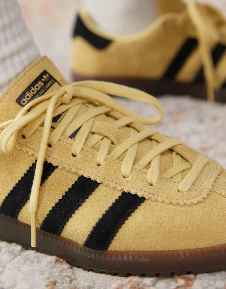 Adidas adidas Originals Bermuda trainers in yellow and black 2