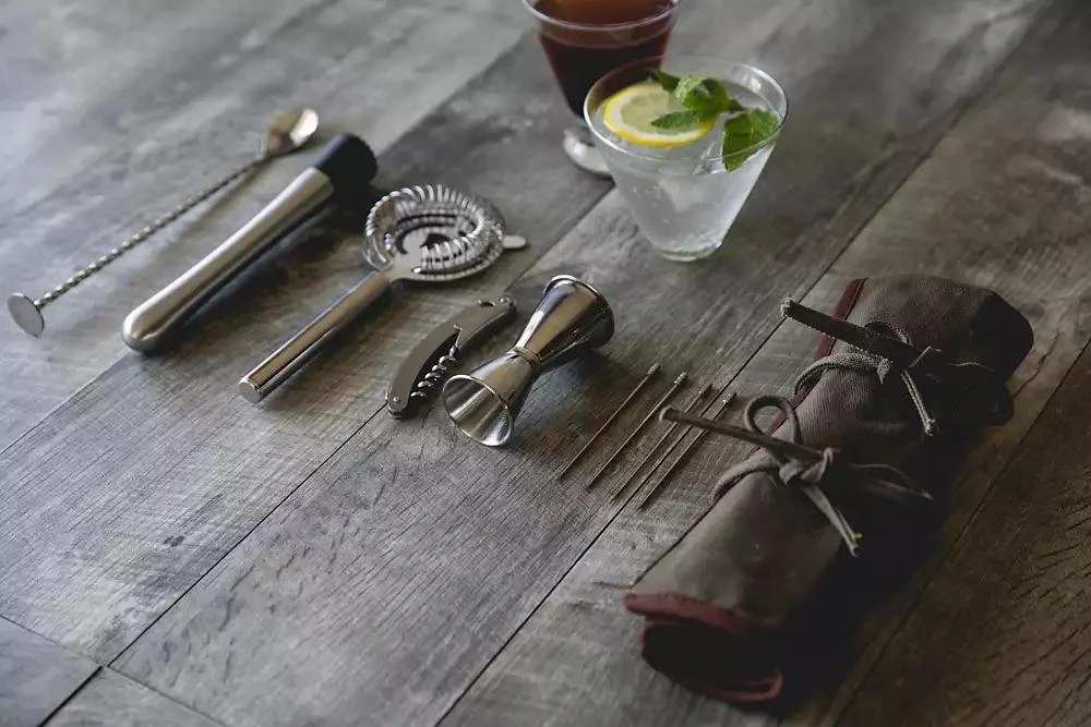Legacy by Picnic Time 10-Piece Bar Tool Roll Up Kit 3