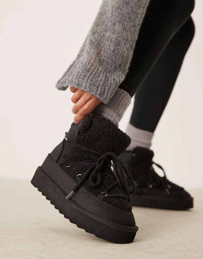 New Look New Look suedette snow boot in black 4