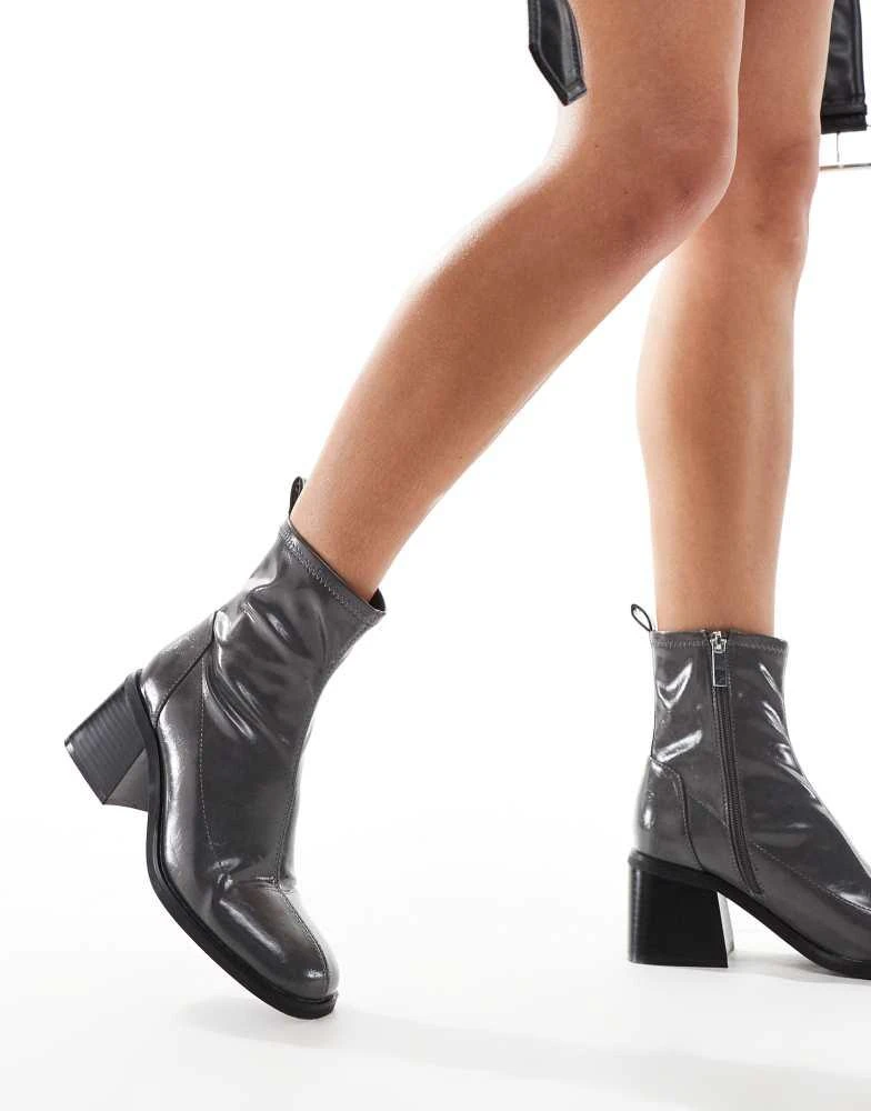 Schuh schuh Briony block heeled ankle boots in grey 4