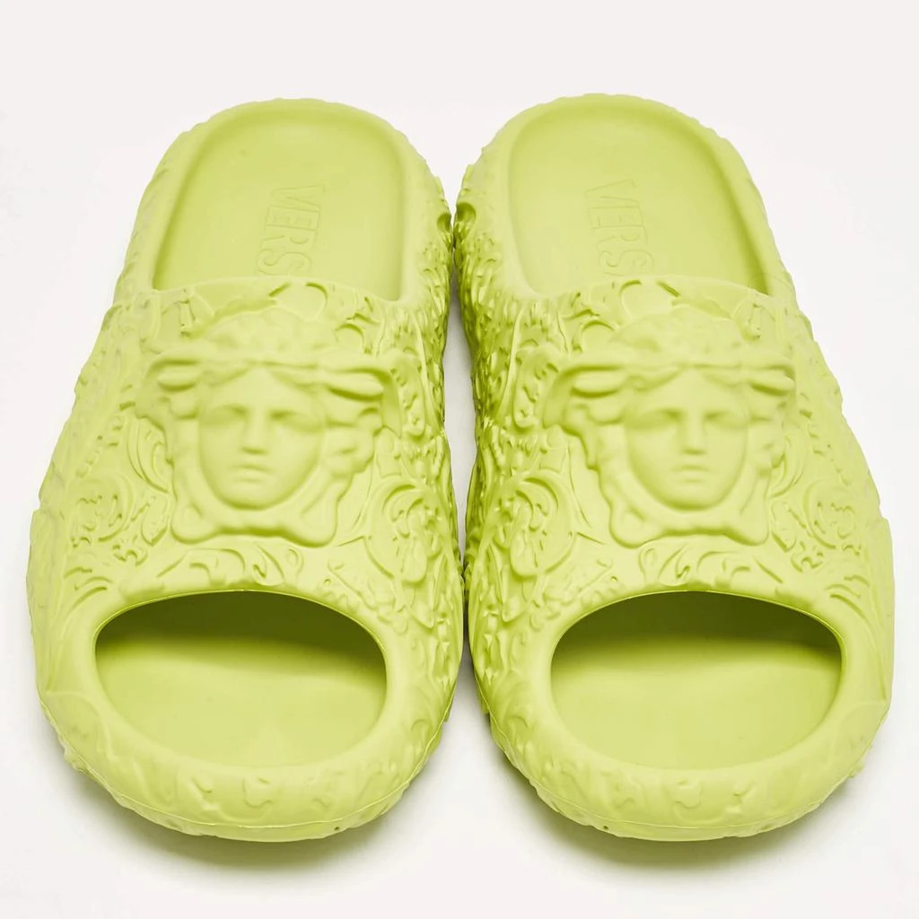 Versace Green Baroque Medusa Embossed Rubber Pool Slide  display picture 3