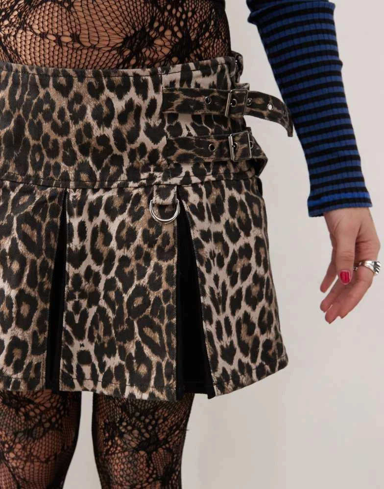 minga Minga London low rise mini pleated skirt in leopard print 4