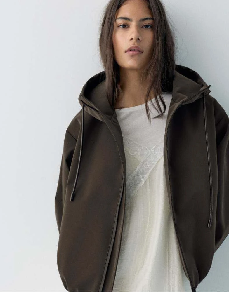 Pull&Bear Pull&Bear Short hooded raincoat in chocolate 2