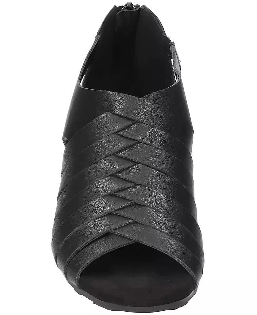Easy Street Women's Vanni Block Heel Sandals 6