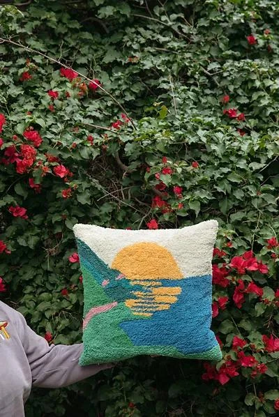 Valley Cruise Press Valley Cruise Press Big Sur Tufted Throw Pillow 1