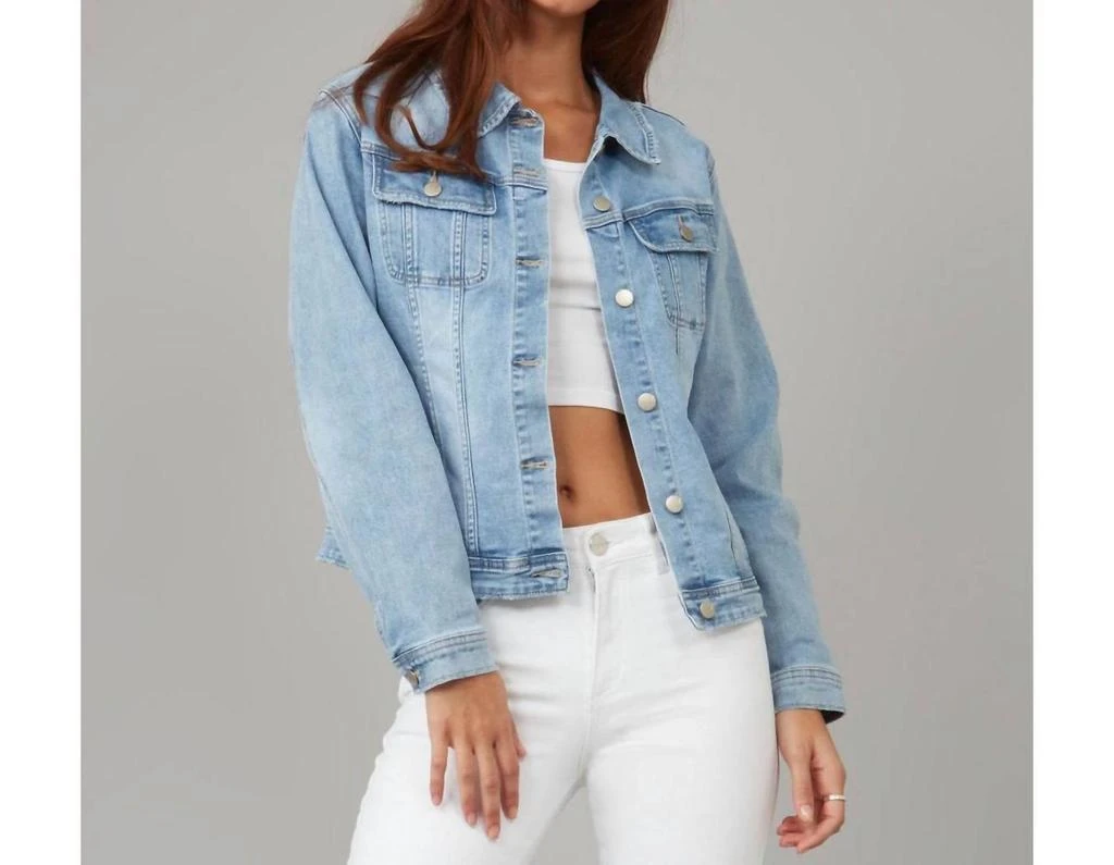 Lola 
Sophie Lola 
Sophie - Classic Denim Jacket