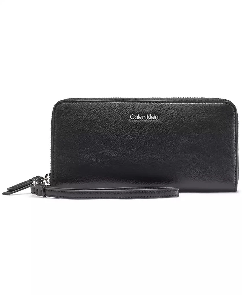 Calvin Klein Women
s Audrey Boxed Wallet