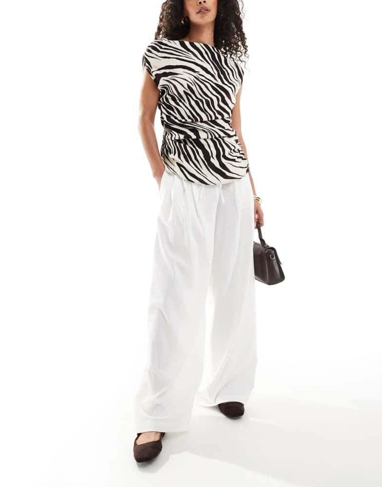Bershka Bershka wide leg tailored trousers in ecru 1