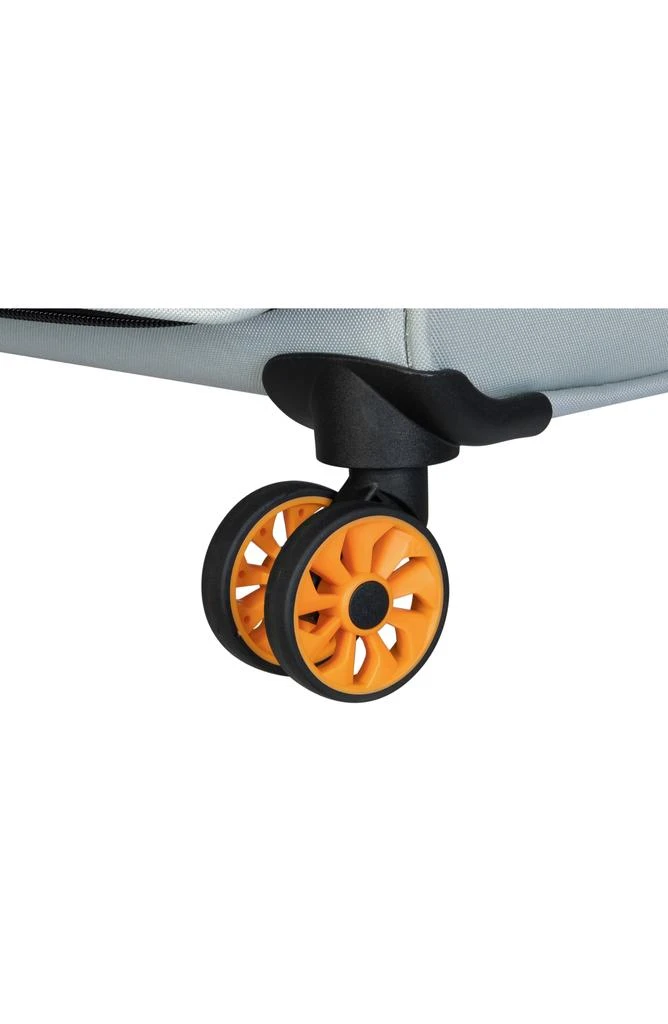 it luggage Compartment 27-Inch Softside Spinner Luggage 5