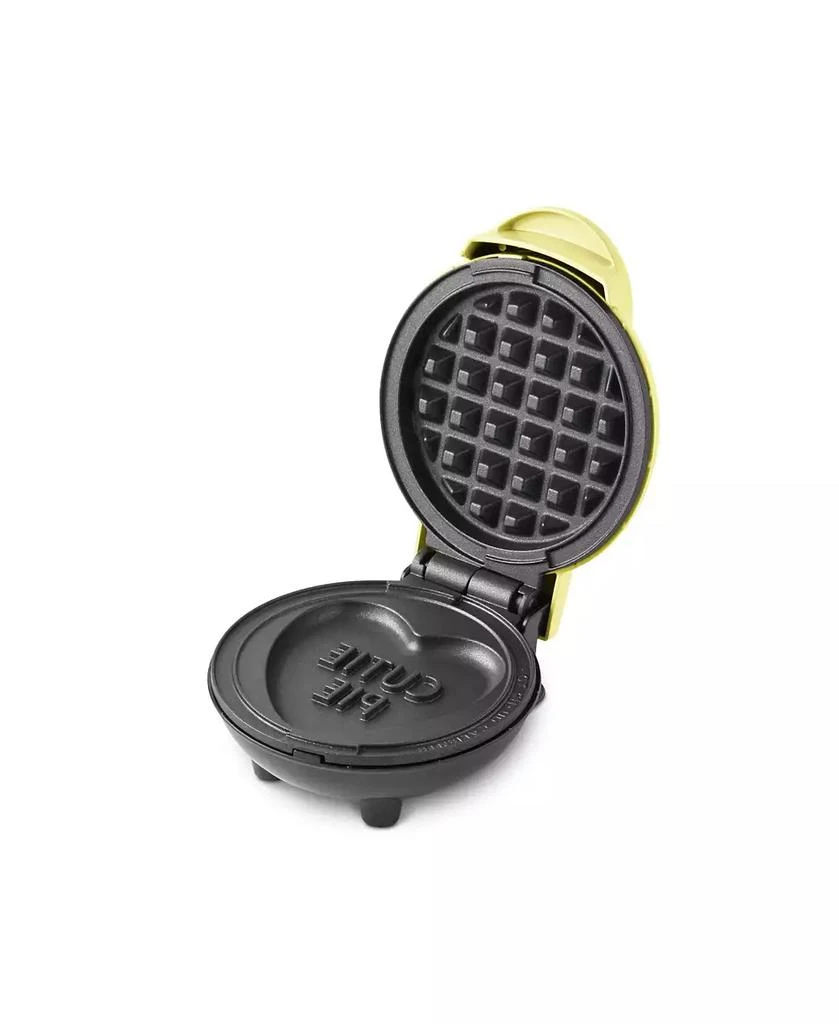 Dash x Sweethearts Cutie Pie Heart Mini Waffle Maker 4