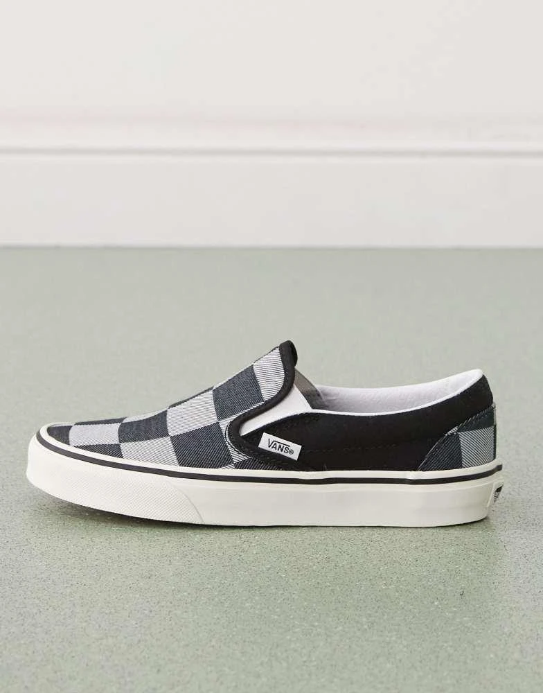 Vans Vans Classic Slip-ON monochrome checkerboard trainers in black 2