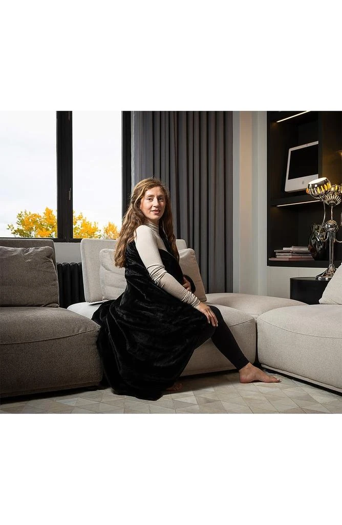 LUXE Faux Fur Throw - 50" x 60" - Black 2