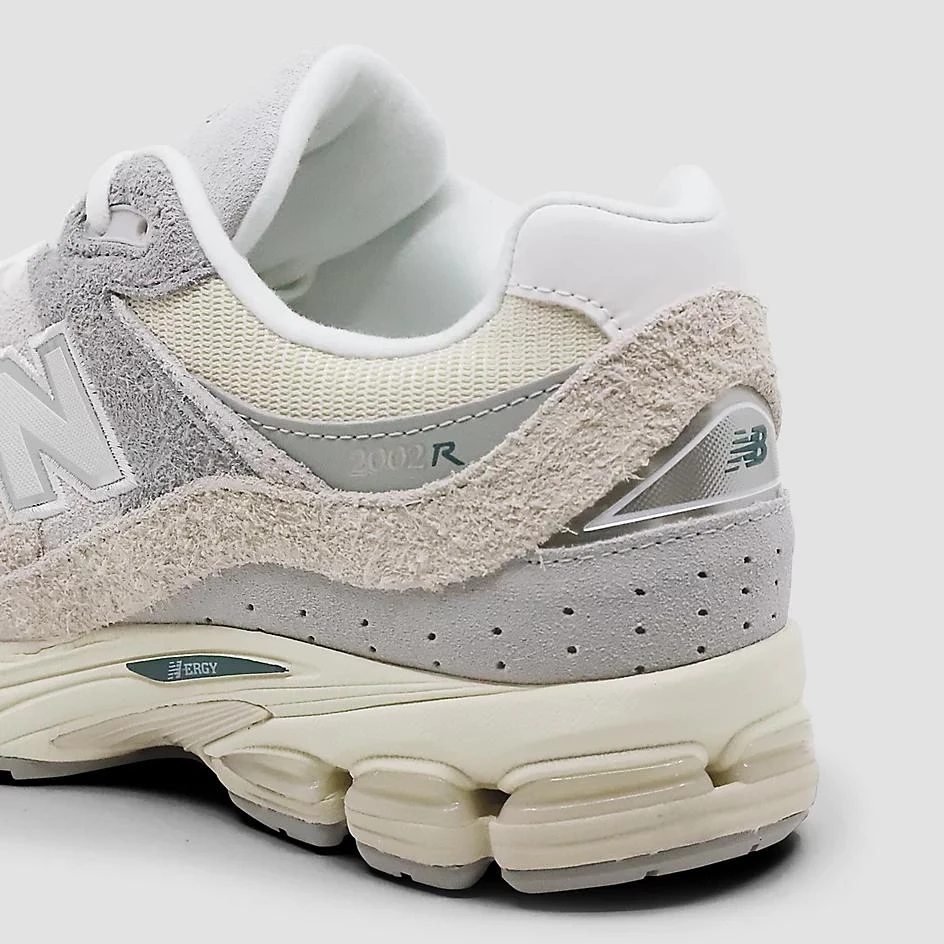New Balance 2002R 7