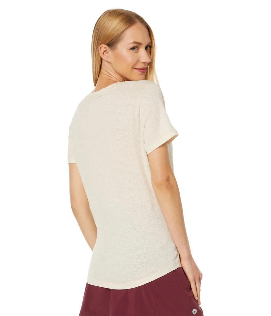 SmartWool Merino 150 Lace V-Neck Short Sleeve 2