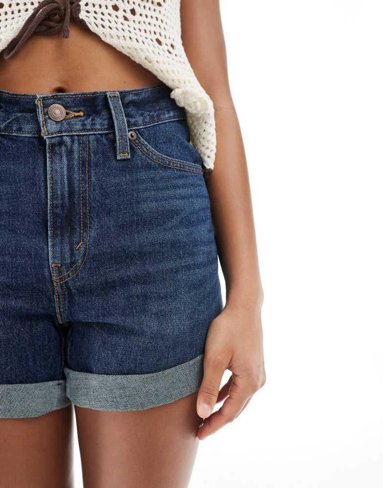 Levi's Levi's rolled 80s mom shorts in mid blue 4