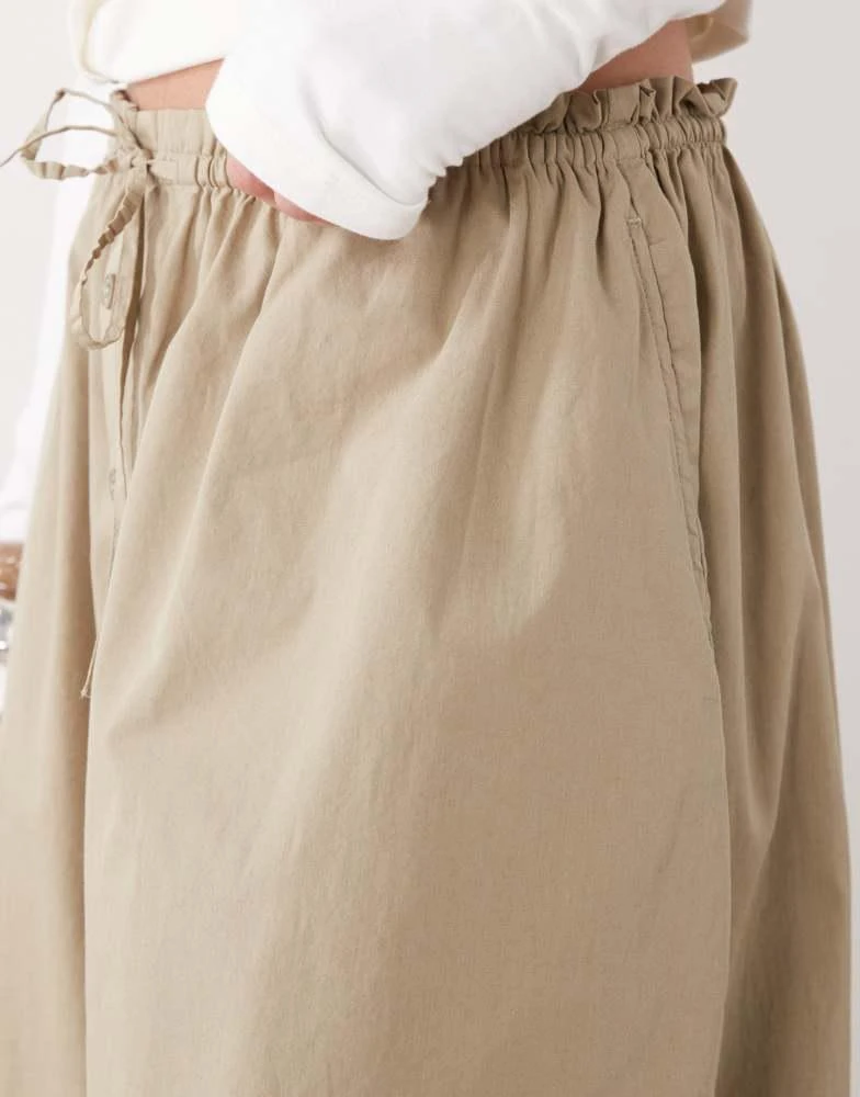 Monki Monki balloon leg trouser in khaki 3