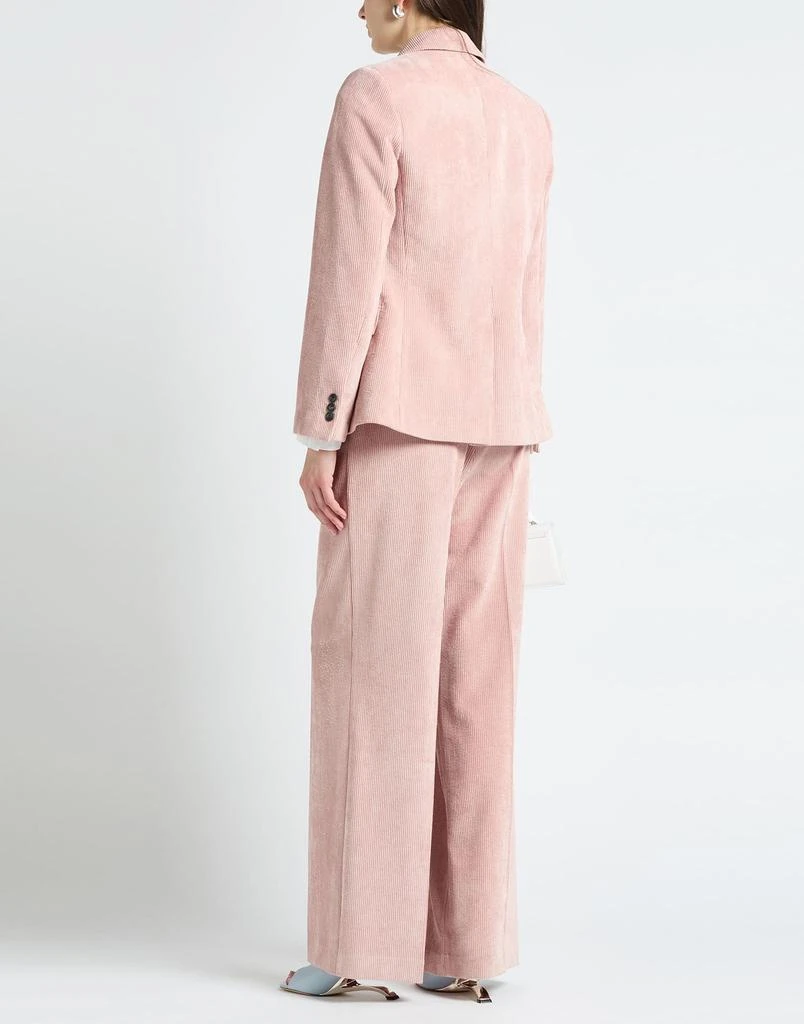 CARACTÈRE Suit 3