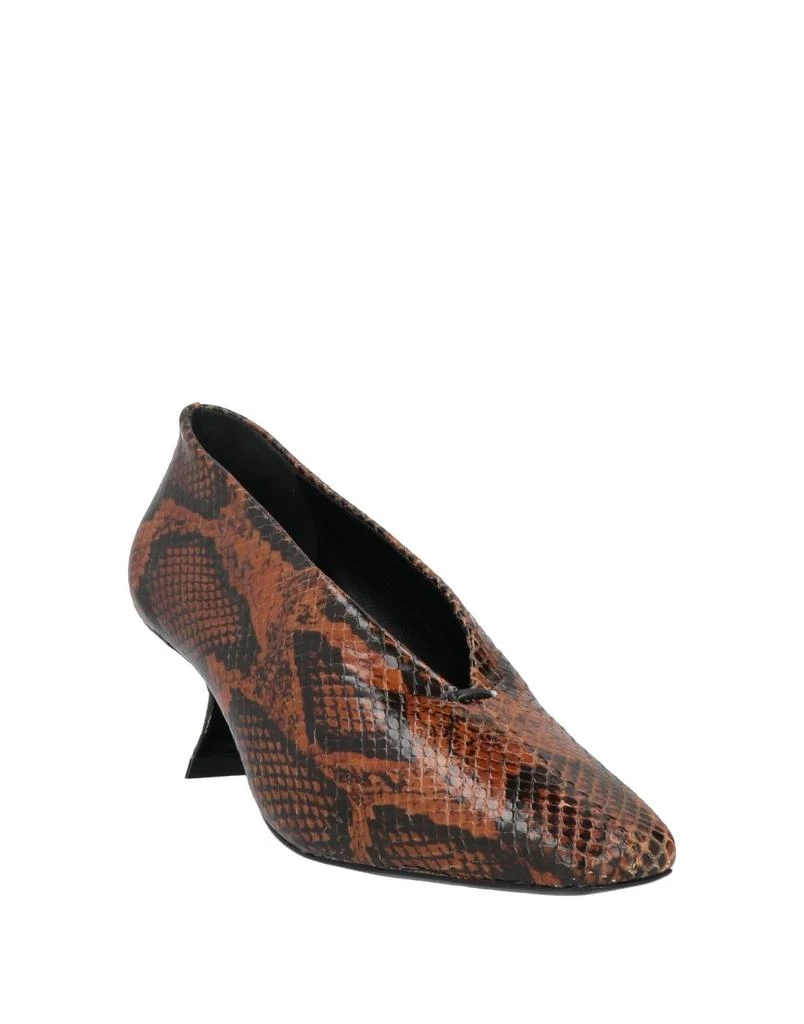 MERCEDES CASTILLO Pump 2
