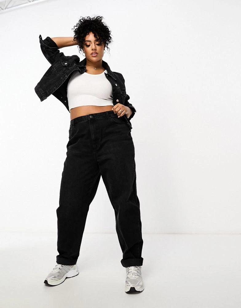 ASOS ASOS DESIGN Curve high rise relaxed mom jeans in black 1