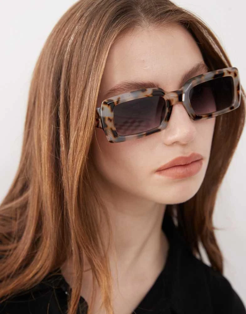 Reclaimed Vintage Reclaimed Vintage square sunglasses in light grey tortoiseshell 2