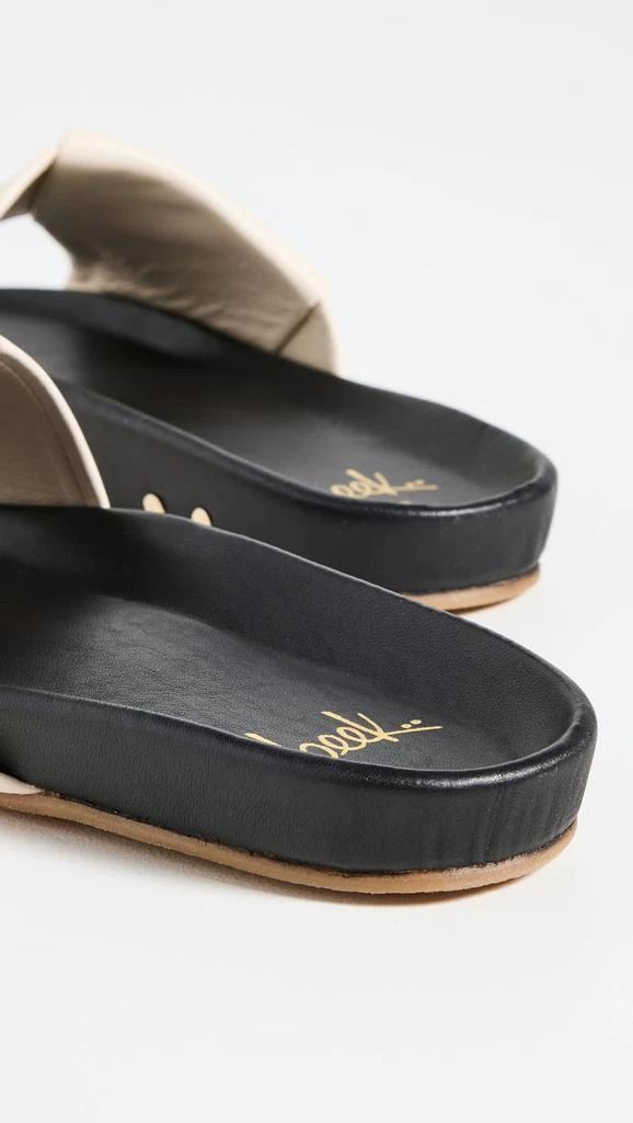 beek Tori Slides 3