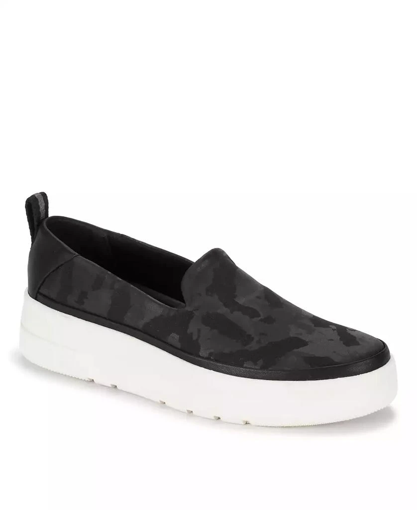 Baretraps Women's Nevin Slip-on Sneaker 8