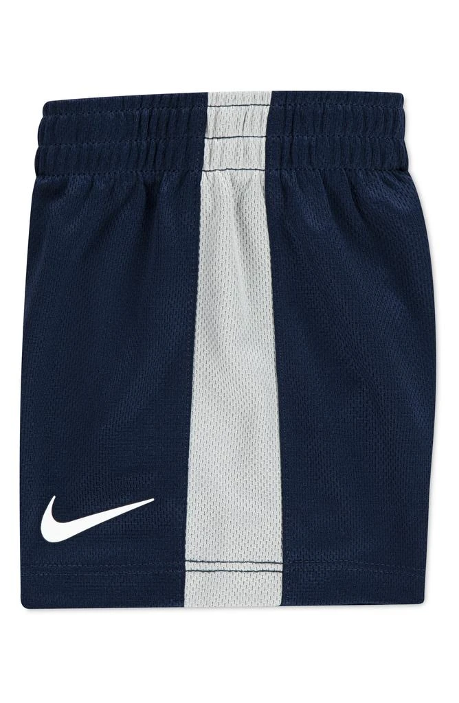 NIKE Dri-FIT Swoosh T-Shirt 
Shorts Set 3