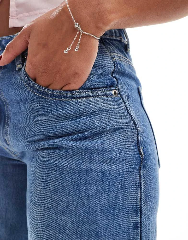 Daisy Street Daisy Street low rise boyfriend jeans in mid wash blue denim 5