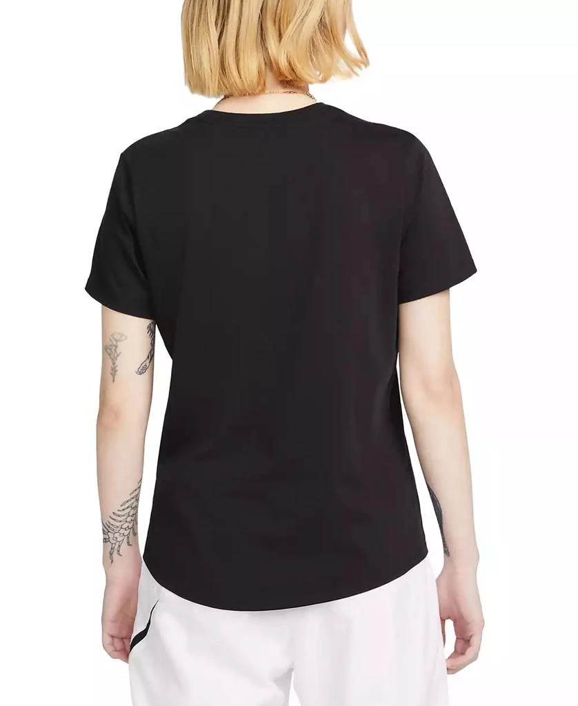 NIKE Women's   Sportswear Club Essentials   T-Shirt 5