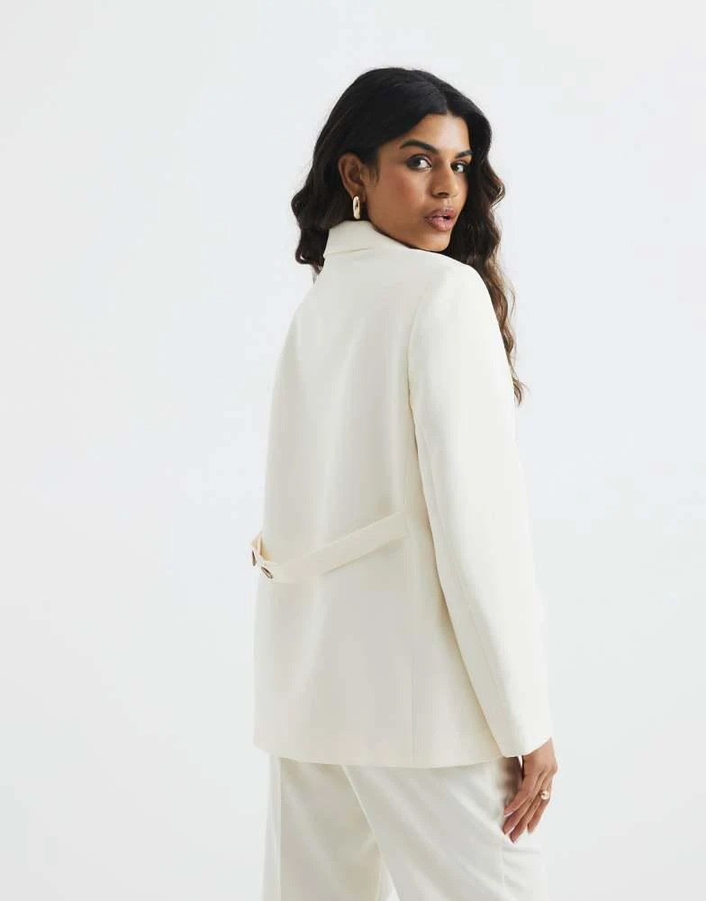 River Island Petite River Island Petite oversized blazer in cream 4