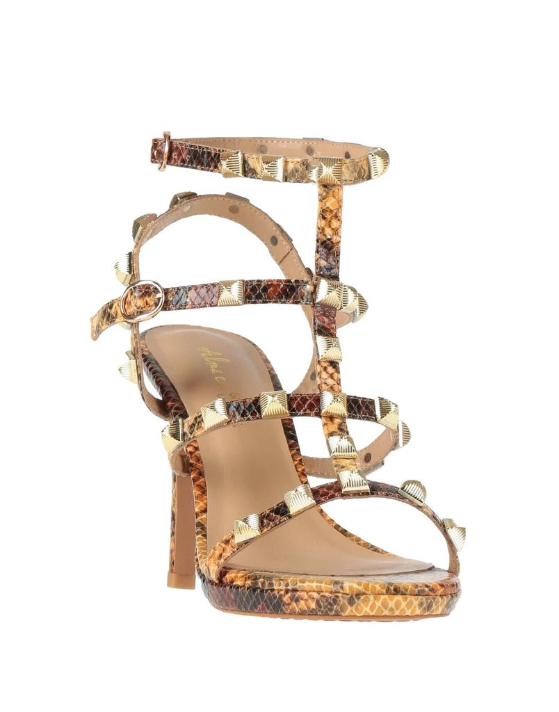 ALMA EN PENA. Sandals 2